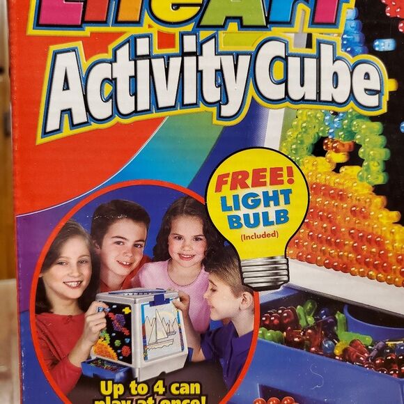 RoseArt LiteArt Activity Cube 2004 Similar to Lite Brite - Picture 6 of 6